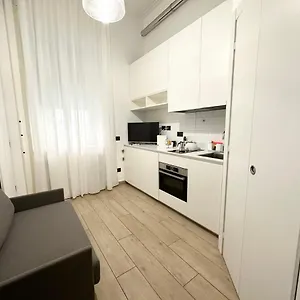 Small House Near The Station Milano